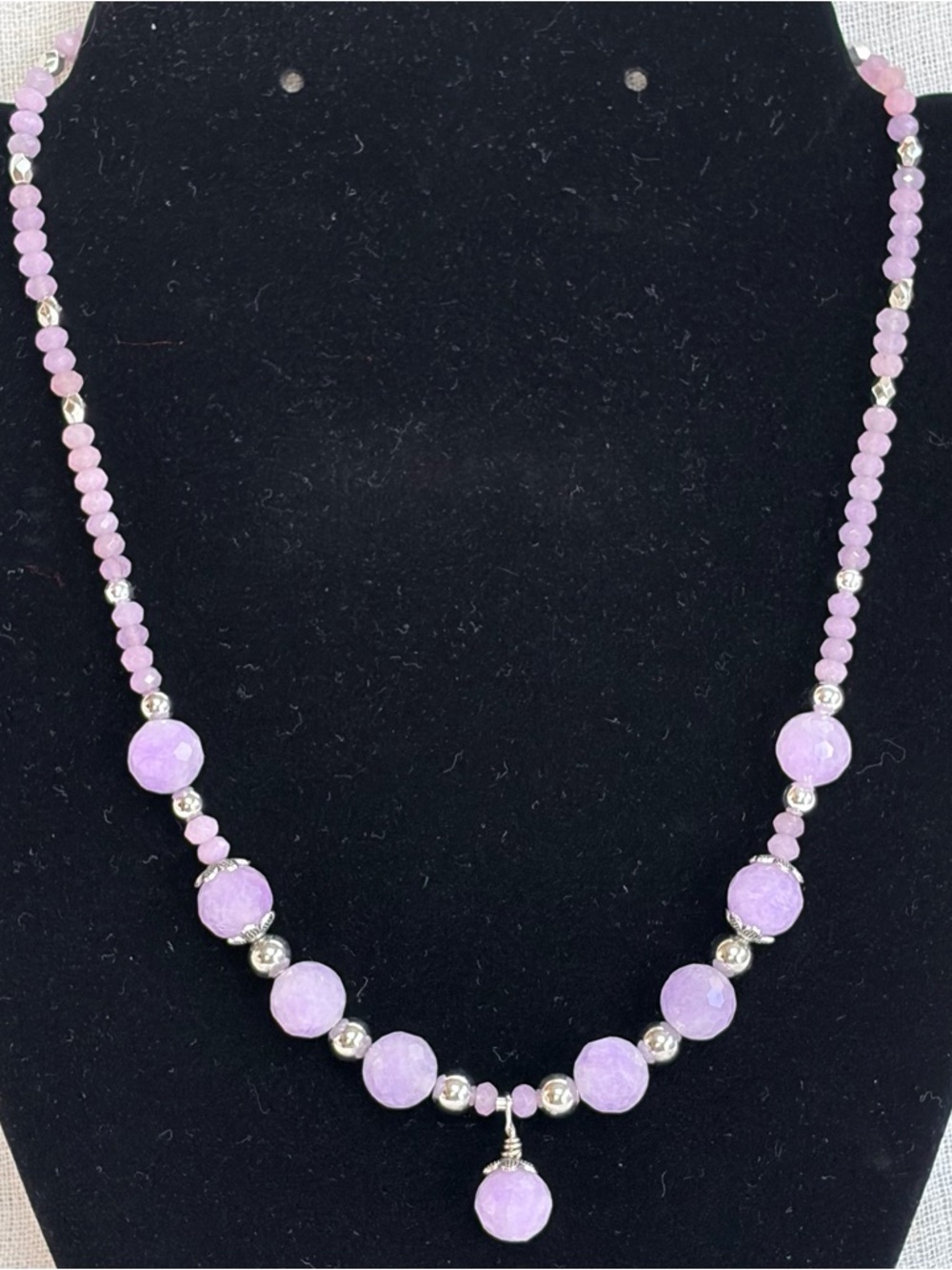 GIFT. Delicate lilac Necklace with pendant.Faceted beads,silver-tone spacers.18”